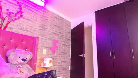    v online show from February 8, 7:38 pm