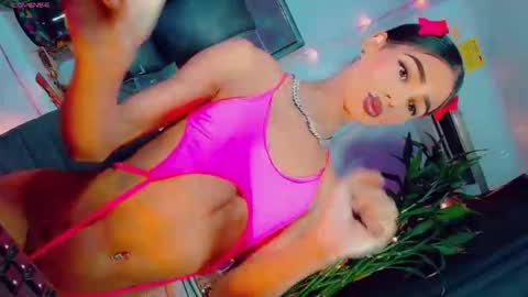 isabellagirs online show from April 16, 8:09 pm