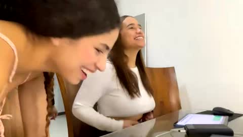 Snapshot of isabellakoffs chatting on January 3, 2:32 am Isabella.. back again online show from January 3, 2:32 am