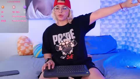 Isabella Mout  online show from December 17, 11:16 pm