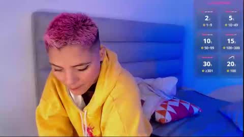 Isabella Mout  online show from September 27, 1:27 pm