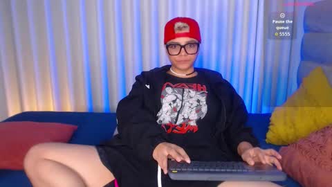 Isabella Mout  online show from December 4, 10:29 pm