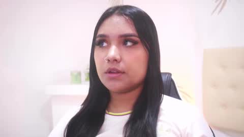 Snapshot of isabelle_lane chatting on December 3, 12:25 pm online show from December 3, 12:25 pm