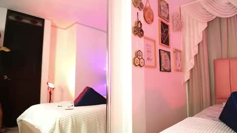 Isabelle Daza online show from December 5, 12:03 pm