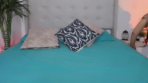 Isabelle Diaz online show from February 25, 7:09 am