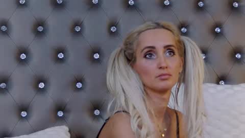 IsabelleEthan online show from February 10, 12:29 pm