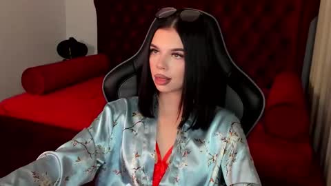 isabellevale online show from October 8, 6:49 pm