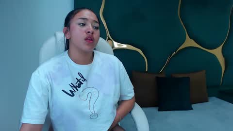 Snapshot of isabellrodriguez18 chatting on February 7, 4:37 am isabellrodriguez18 online show from February 7, 4:37 am