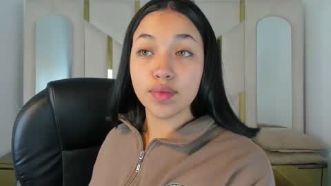 Snapshot of isabellrodriguez18 chatting on October 7, 3:14 am isabellrodriguez18 online show from October 7, 3:14 am