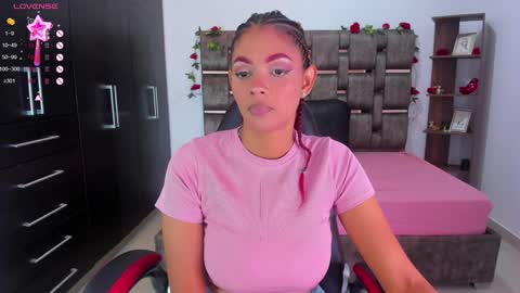 Hi mi name is Isabel  online show from December 4, 8:51 pm