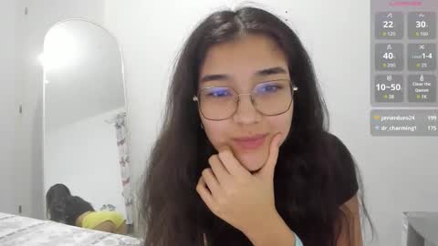 Isa Suarez online show from April 7, 8:31 pm