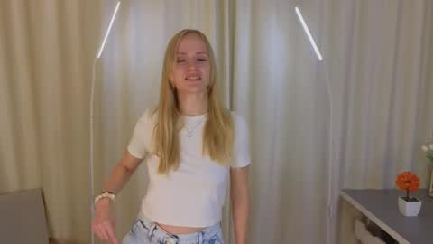 Olivia online show from November 25, 4:12 am