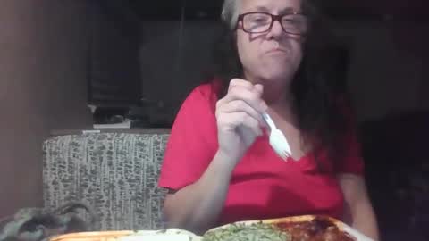 Snapshot of iseestarz420 chatting on December 6, 11:14 pm Iseestarz420 online show from December 6, 11:14 pm