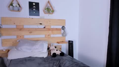 ishabellalopez online show from December 11, 5:10 am