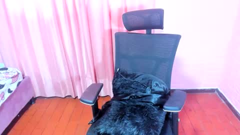 Snapshot of ishanyfalak chatting on December 21, 5:31 pm Ishanyfalak online show from December 21, 5:31 pm