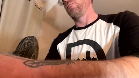 Snapshot of ishouldntbeonhereagain chatting on January 25, 9:36 am Daddy Master Master Daddy online show from January 25, 9:36 am