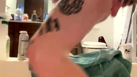 Snapshot of ishouldntbeonhereagain chatting on February 22, 3:36 pm Daddy Master Master Daddy online show from February 22, 3:36 pm