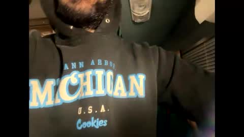 Snapshot of ishouldntbeonhereagain chatting on November 19, 12:21 am Daddy Master Master Daddy online show from November 19, 12:21 am