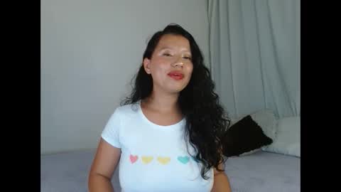 Snapshot of isis_cb17 chatting on February 13, 10:54 pm Isis online show from February 13, 10:54 pm