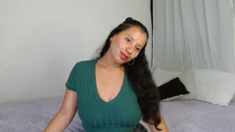 Snapshot of isis_cb17 chatting on February 15, 11:14 pm Isis online show from February 15, 11:14 pm