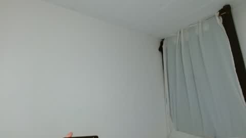 Snapshot of isis_cb17 chatting on February 18, 11:52 pm Isis online show from February 18, 11:52 pm