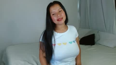 Snapshot of isis_cb17 chatting on February 25, 6:31 pm Isis online show from February 25, 6:31 pm