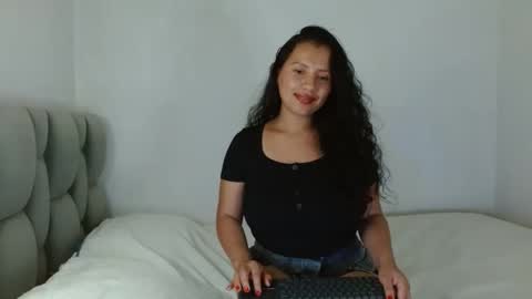 Snapshot of isis_cb17 chatting on March 5, 9:48 pm Isis online show from March 5, 9:48 pm