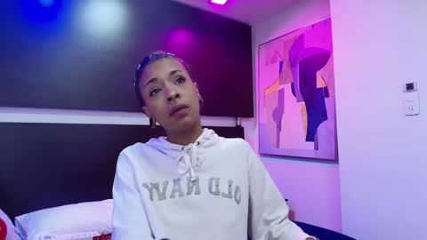 Snapshot of isla_stoones chatting on October 18, 12:39 pm isla stoones online show from October 18, 12:39 pm