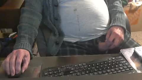 Snapshot of islandduke chatting on November 10, 1:37 am Duke online show from November 10, 1:37 am