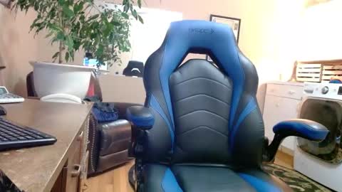 Snapshot of islandguy70 chatting on January 1, 10:13 pm Jim online show from January 1, 10:13 pm