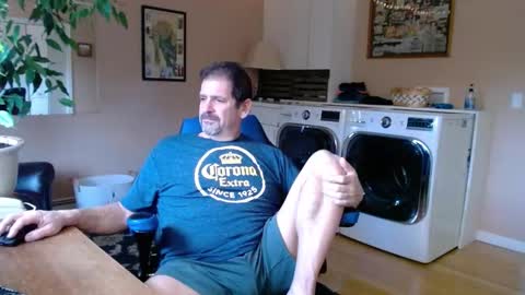 Snapshot of islandguy70 chatting on January 4, 1:21 pm Jim online show from January 4, 1:21 pm