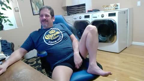 Snapshot of islandguy70 chatting on January 5, 9:47 pm Jim online show from January 5, 9:47 pm