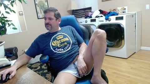 Snapshot of islandguy70 chatting on January 7, 10:11 am Jim online show from January 7, 10:11 am