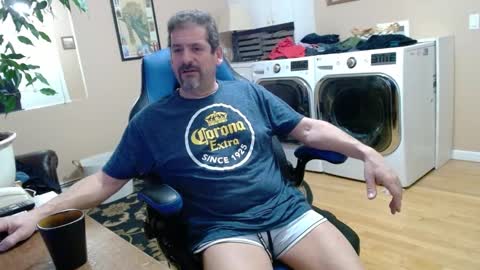 Snapshot of islandguy70 chatting on January 10, 10:17 am Jim online show from January 10, 10:17 am