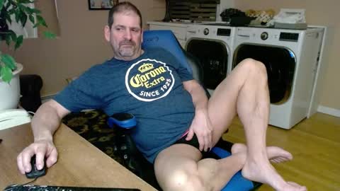 Snapshot of islandguy70 chatting on February 2, 12:40 am Jim online show from February 2, 12:40 am