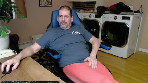 Snapshot of islandguy70 chatting on February 3, 12:58 am Jim online show from February 3, 12:58 am