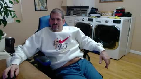 Snapshot of islandguy70 chatting on February 5, 9:36 am Jim online show from February 5, 9:36 am