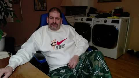 Snapshot of islandguy70 chatting on February 6, 7:02 am Jim online show from February 6, 7:02 am