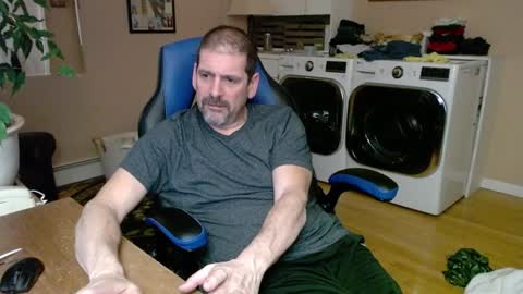 Snapshot of islandguy70 chatting on February 7, 1:15 am Jim online show from February 7, 1:15 am