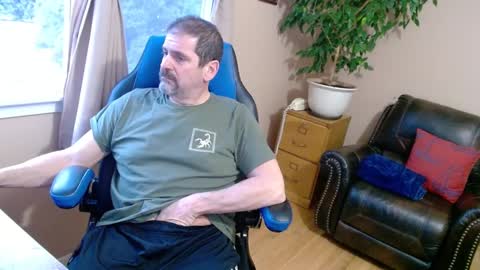 Snapshot of islandguy70 chatting on February 15, 11:50 am Jim online show from February 15, 11:50 am