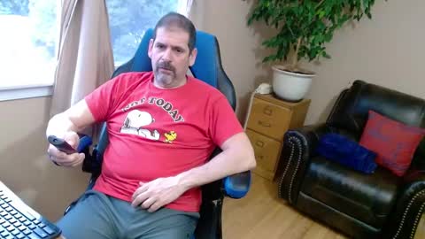 Snapshot of islandguy70 chatting on February 16, 12:32 pm Jim online show from February 16, 12:32 pm