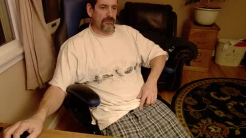 Snapshot of islandguy70 chatting on February 26, 10:04 am Jim online show from February 26, 10:04 am