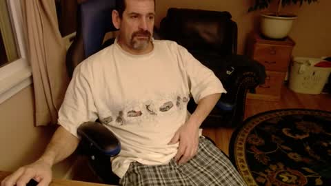 Snapshot of islandguy70 chatting on February 27, 9:43 am Jim online show from February 27, 9:43 am