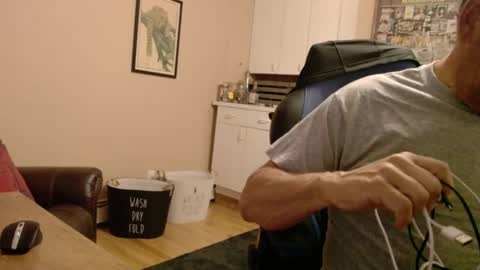 Snapshot of islandguy70 chatting on October 3, 9:50 am Jim online show from October 3, 9:50 am