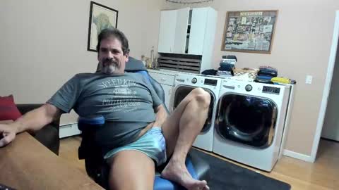 Snapshot of islandguy70 chatting on October 29, 9:11 am Jim online show from October 29, 9:11 am