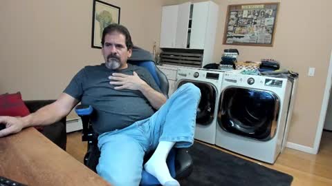 Snapshot of islandguy70 chatting on October 29, 9:16 pm Jim online show from October 29, 9:16 pm