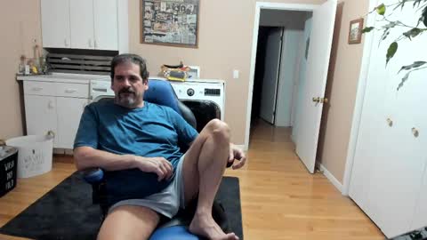 Snapshot of islandguy70 chatting on November 3, 12:13 am Jim online show from November 3, 12:13 am