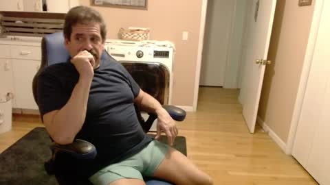 Snapshot of islandguy70 chatting on November 8, 5:18 am Jim online show from November 8, 5:18 am