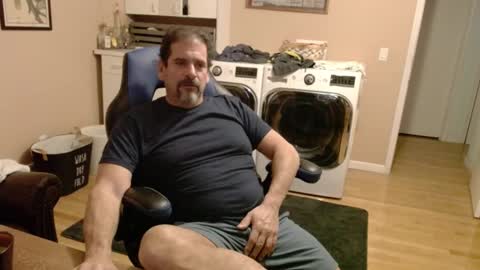 Snapshot of islandguy70 chatting on November 9, 4:00 am Jim online show from November 9, 4:00 am