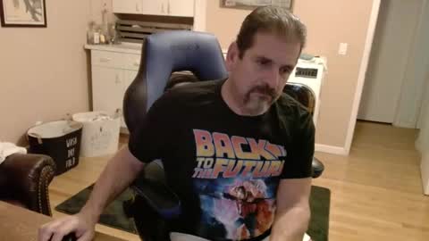 Snapshot of islandguy70 chatting on November 9, 9:35 pm Jim online show from November 9, 9:35 pm